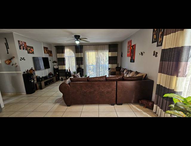 2 BEDROOM TOWNHOUSE FOR SALE IN SOUTH CREST